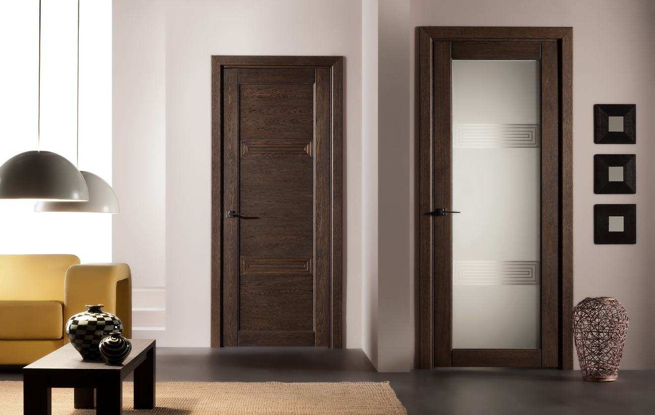 Белая мебель коричневые двери